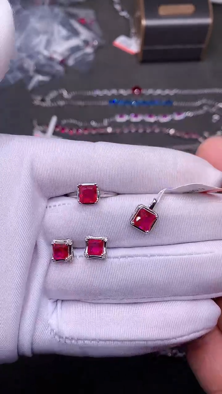 【闪购商品】红宝石套装银S925镶嵌.......