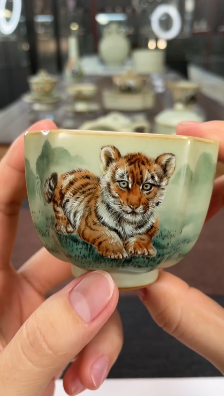 【闪购商品】周泽堂粉青余秀华彩绘 一品杯 虎