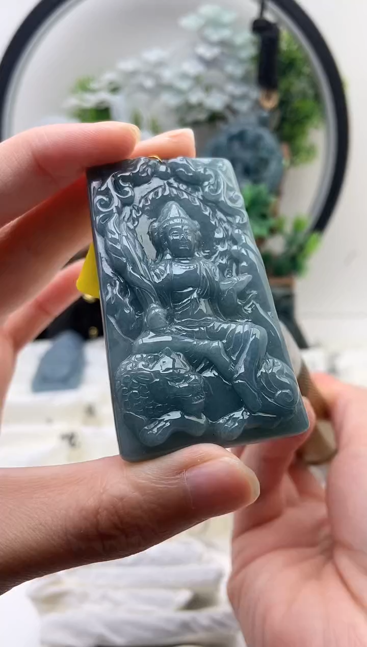 翡翠未镶嵌颈饰文殊