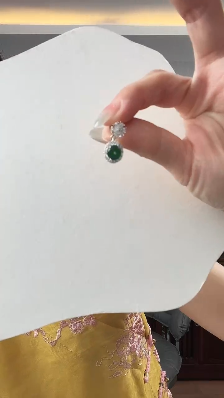 翡翠未镶嵌颈饰耳坠