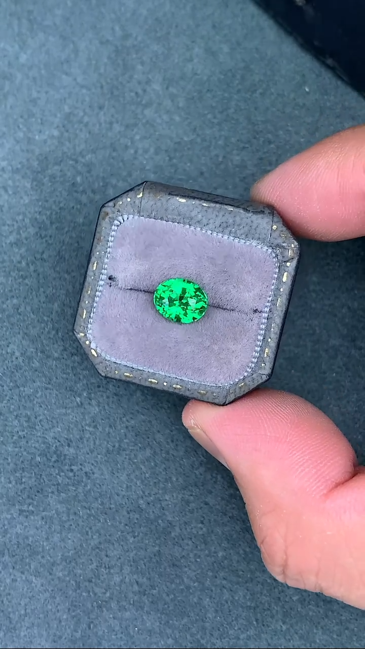 未镶嵌裸石石榴石2.2克拉