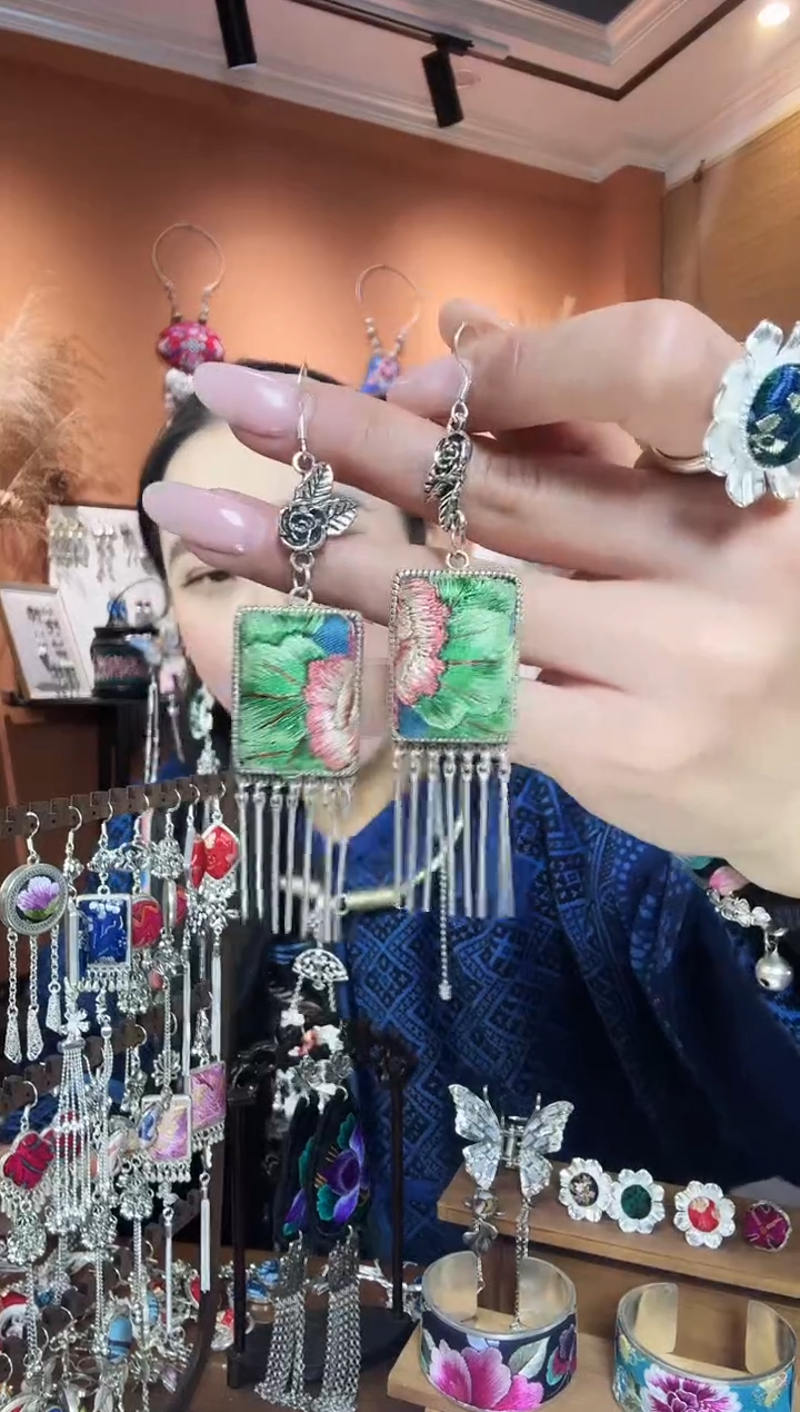 【闪购商品】刺绣纯手工民族风耳环