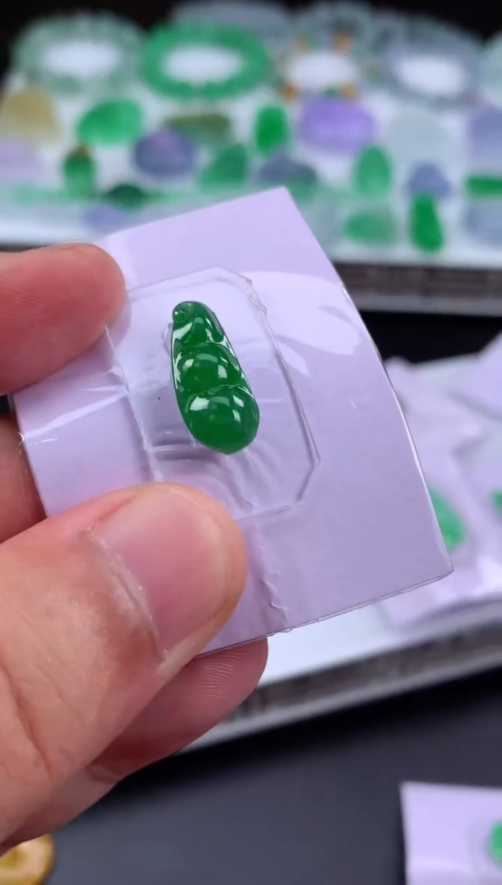 定制翡翠未镶嵌翡翠