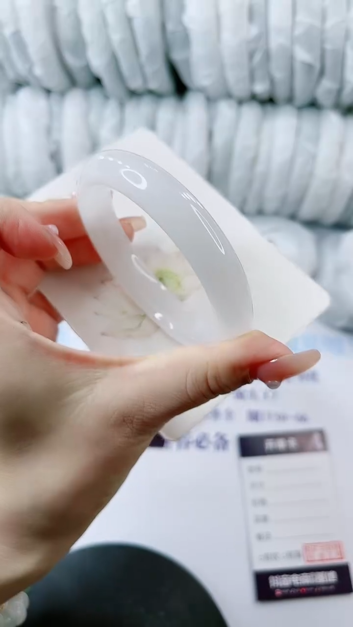 【闪购商品】石英质玉手镯未镶嵌0129186757-多样性发货