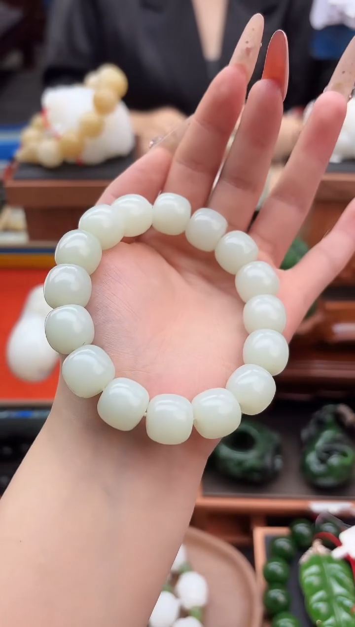 未镶嵌手串和田玉董小姐推荐 多样性发货 拍一发一qmb14