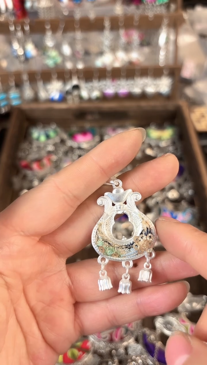 彩云南阁非遗老绣苗银饰品646+