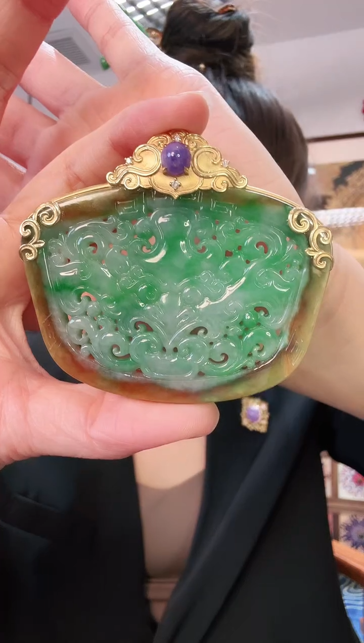 【闪购商品】翡翠颈饰18K金镶嵌吊坠