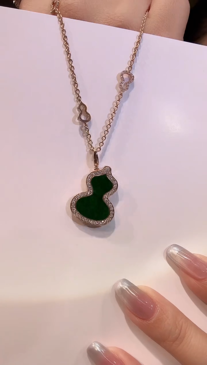 【闪购商品】钻石项链18K金镶嵌绿葫芦