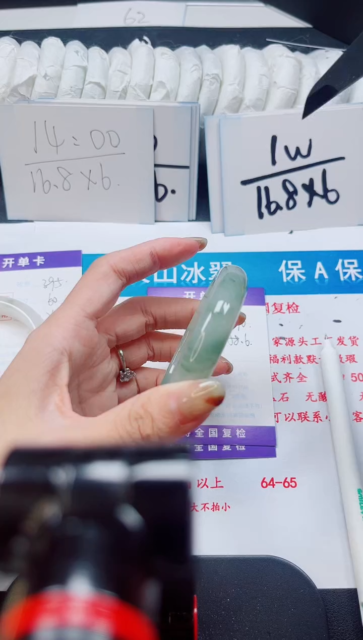 【闪购商品】石英质玉未镶嵌手镯396