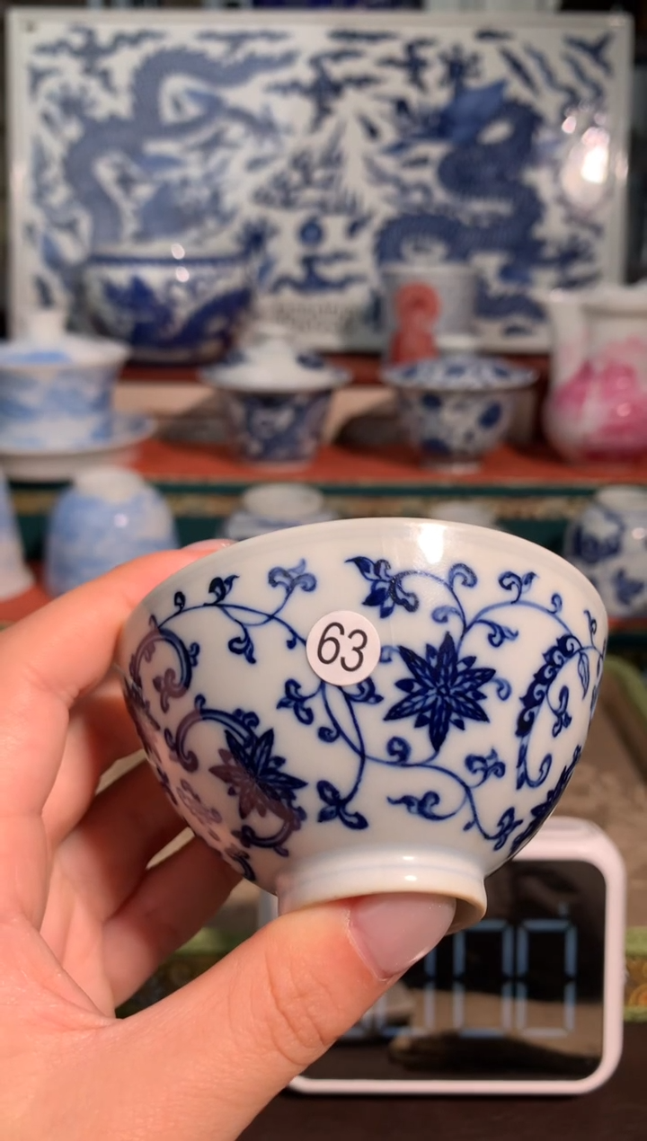 y*663青缠枝花卉杯子瑕疵裂了