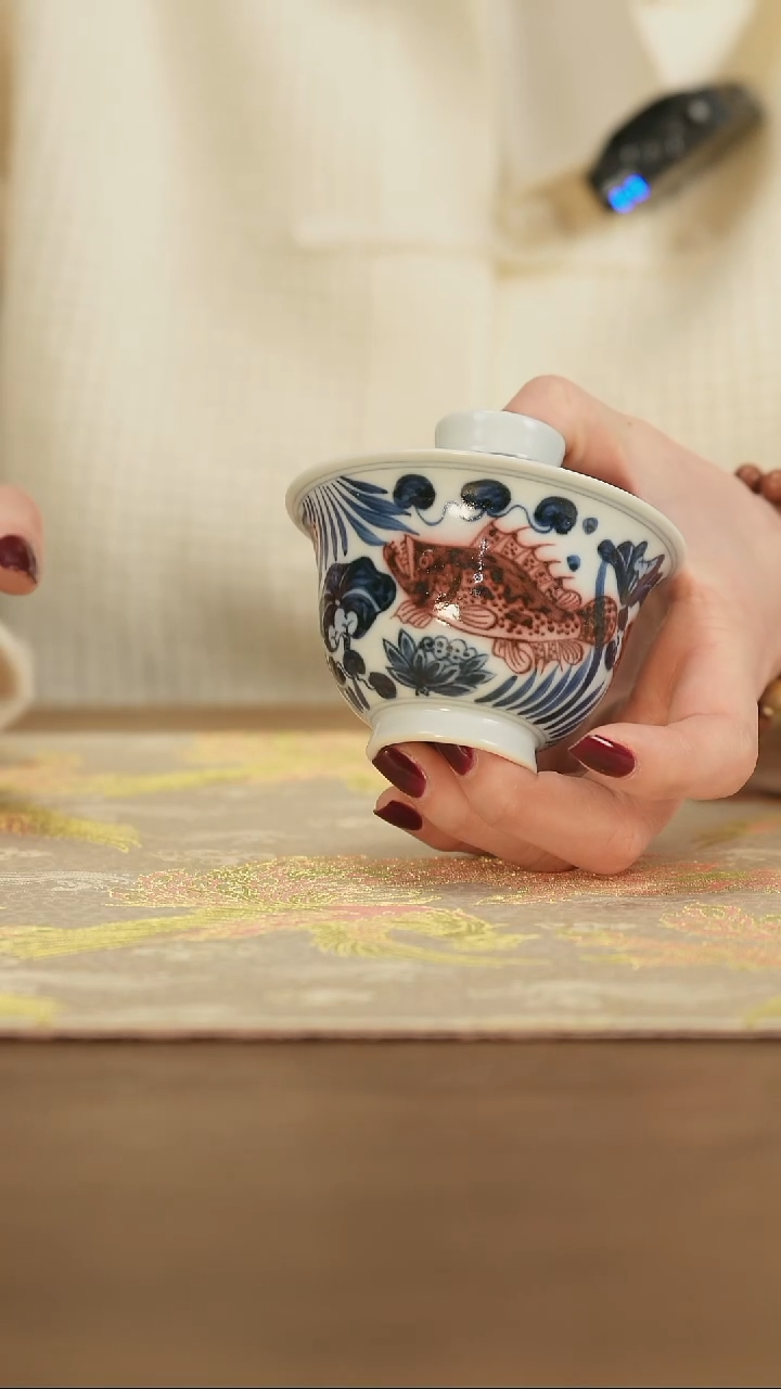【闪购商品】景德镇手工青花釉里红鱼藻盖碗