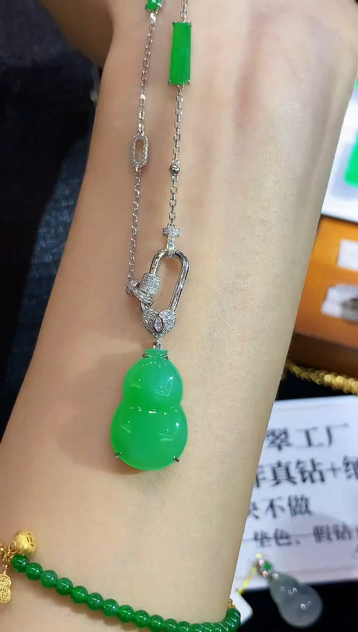翡翠18K金镶嵌套链QG多样性发其一
