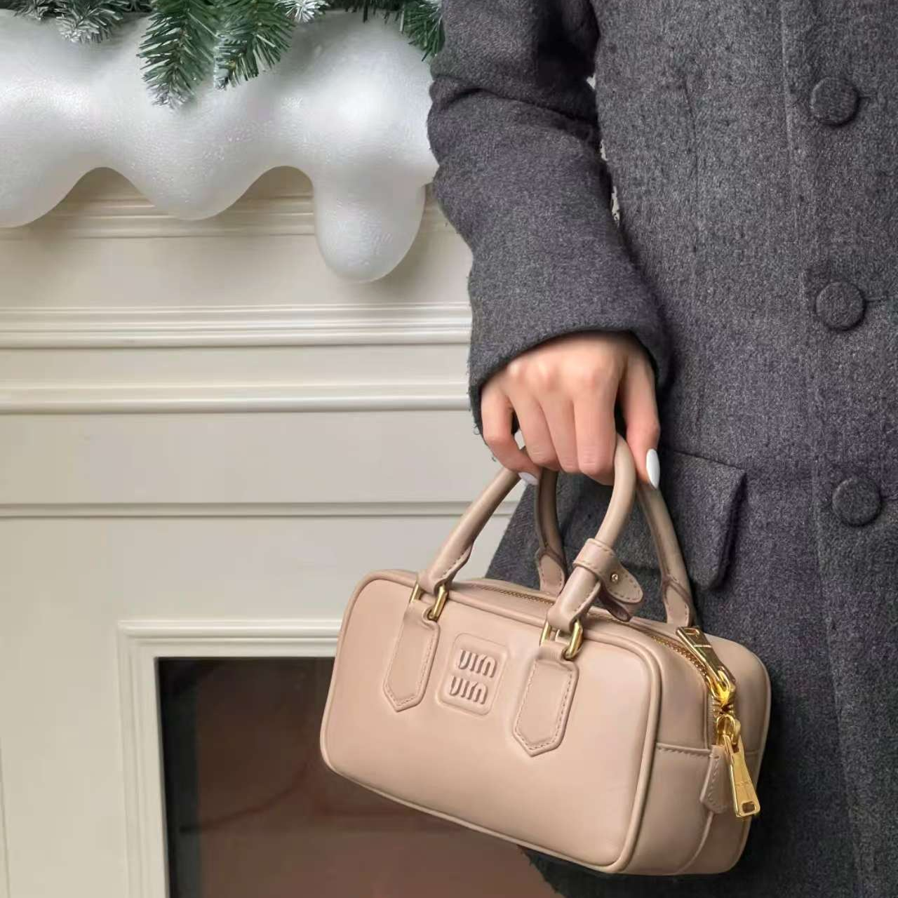 99新 MIU MIU/缪缪 miumiu 保龄球小号光面奶茶色/甄选