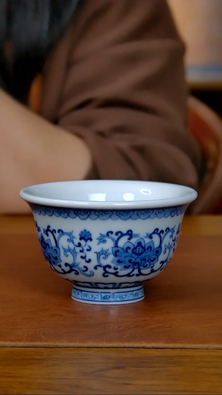 【闪购商品】陶瓷如意莲花压手杯（柴窑）     