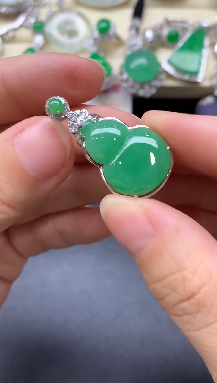 颈饰18K金镶嵌翡翠596-中国好珍宝