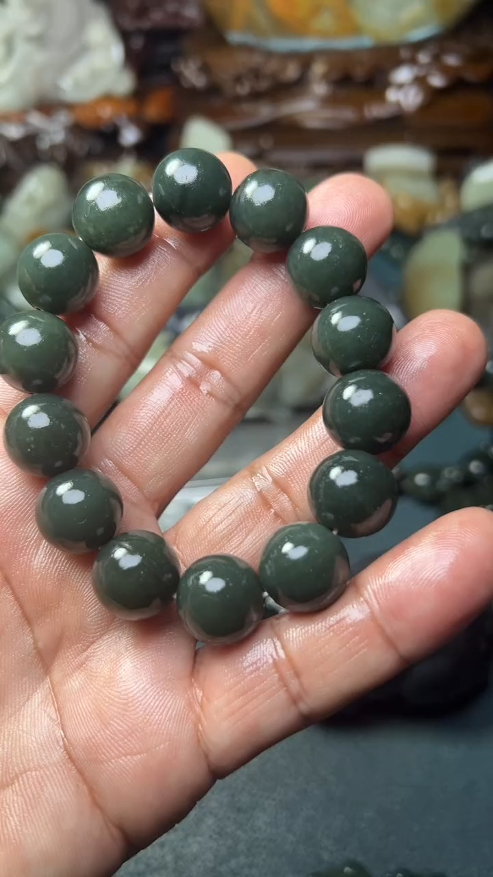 未镶嵌和田玉把件-