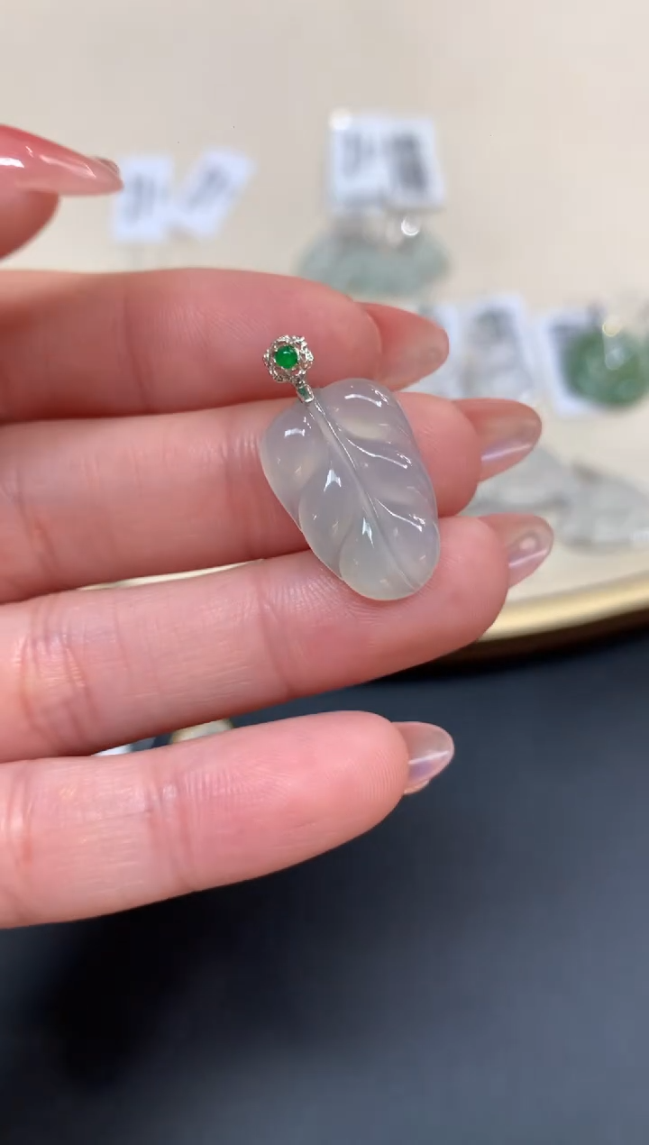 【闪购商品】翡翠吊坠(不含链)18K金镶嵌A751|980