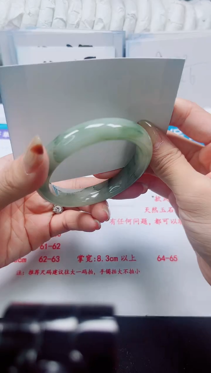 【闪购商品】石英质玉未镶嵌手镯184