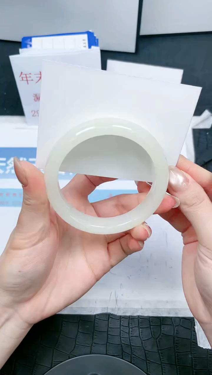 【闪购商品】石英质玉手镯未镶嵌217-60.7