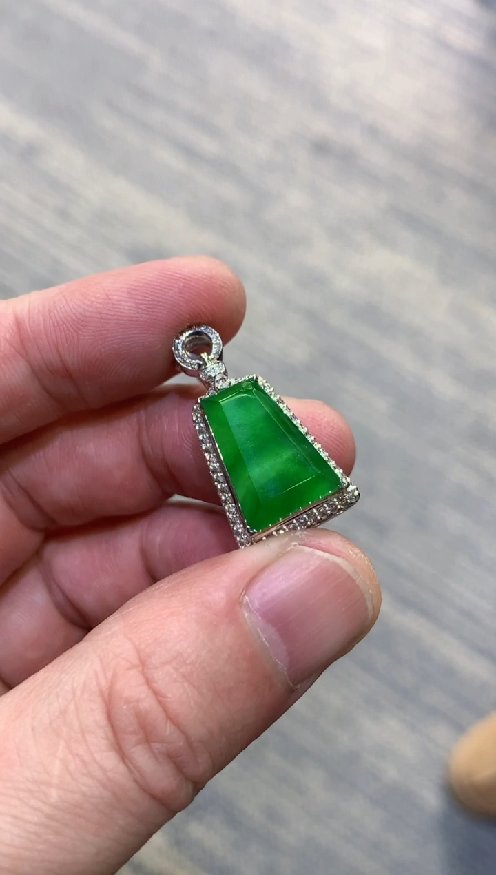 颈饰未镶嵌翡翠天然A货翡翠