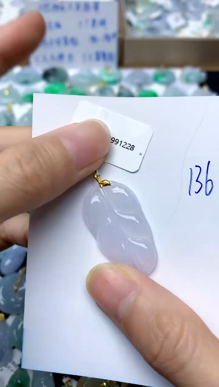 【闪购商品】翡翠颈饰18K金镶嵌136天然A货翡翠