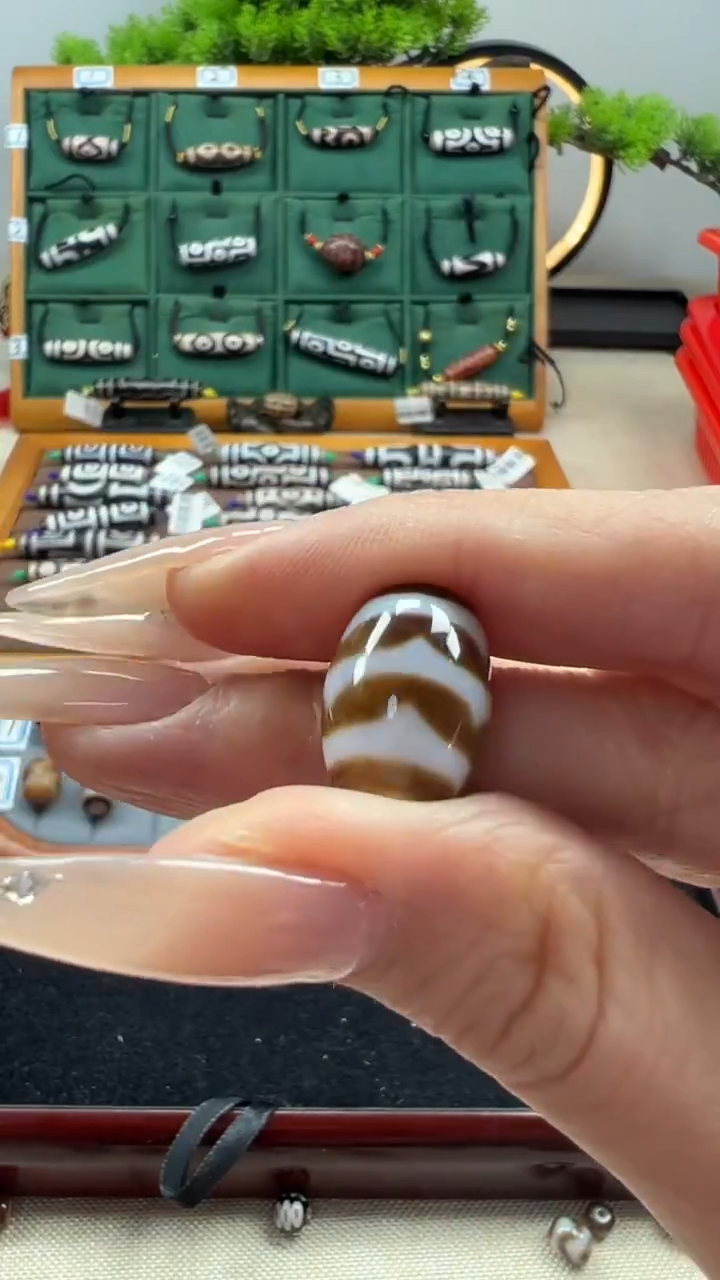 玛瑙/玉髓（覆膜）颈饰未镶嵌83.（微瑕）