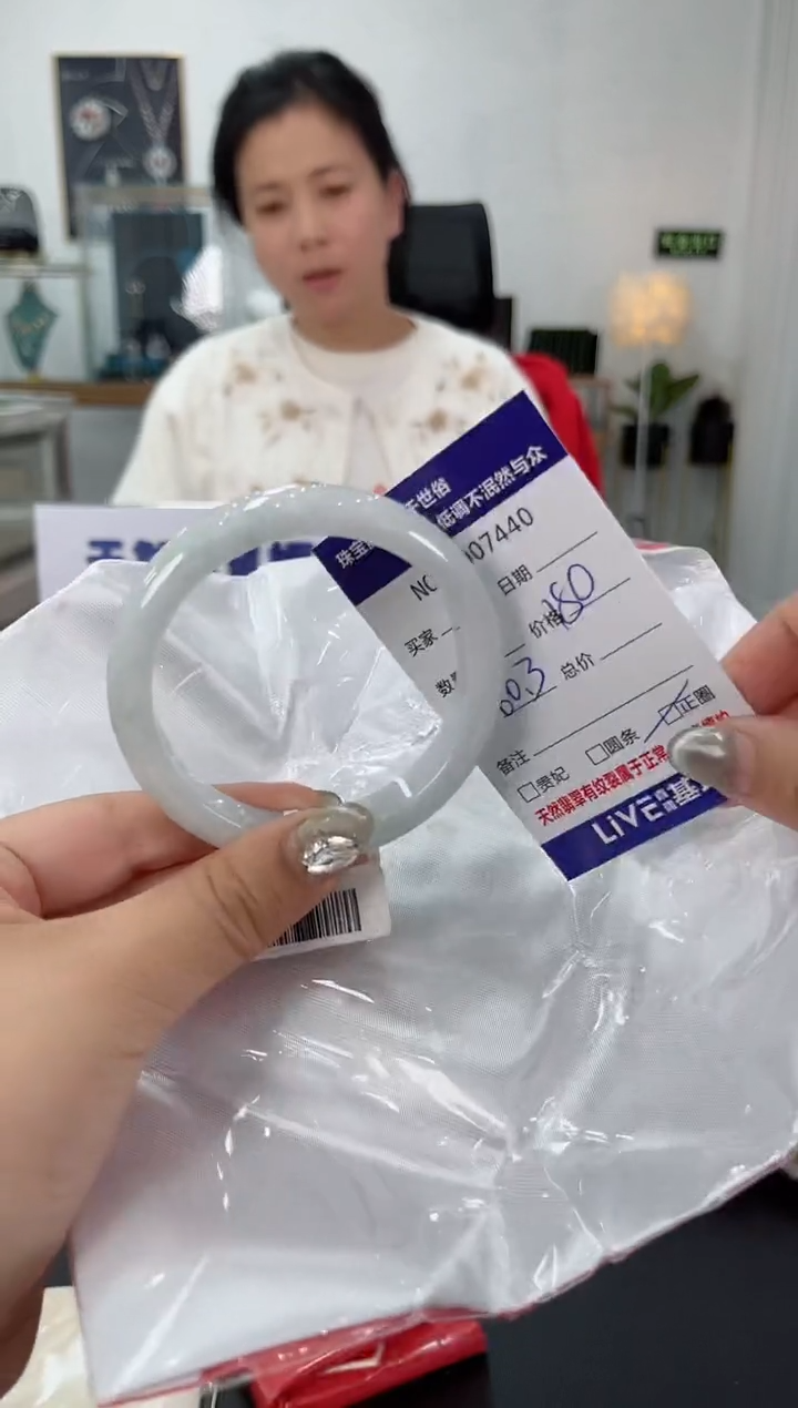 【闪购商品】翡翠手镯未镶嵌天然翡翠A货