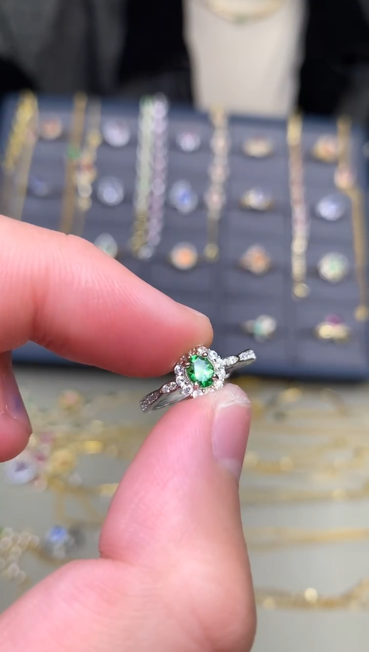 银S925镶嵌戒指石榴石（沙弗莱）戒指