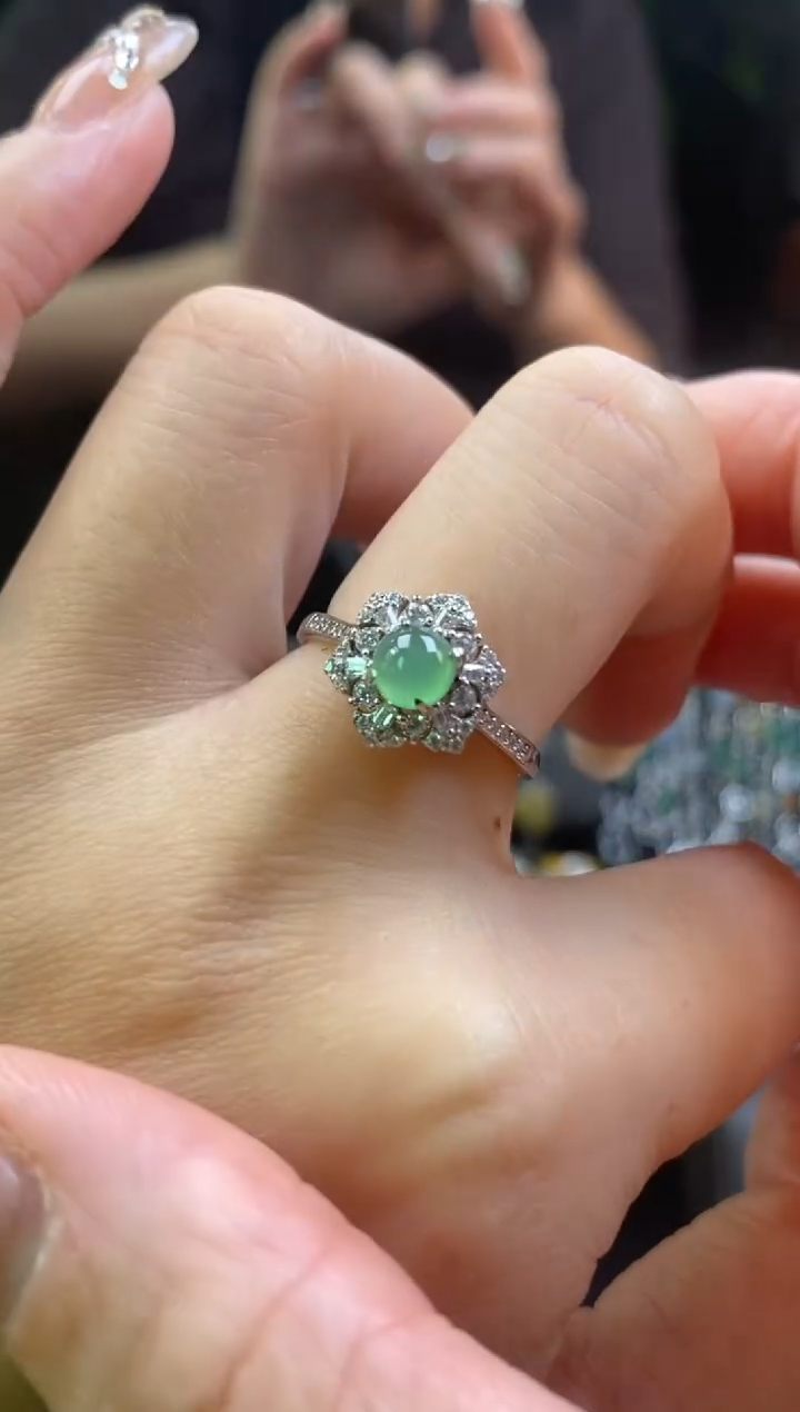 颈饰银S925镶嵌翡翠净货10800