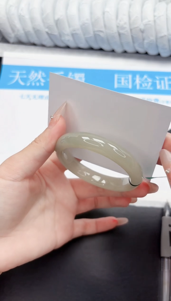 手镯石英质玉未镶嵌52-53.5DG