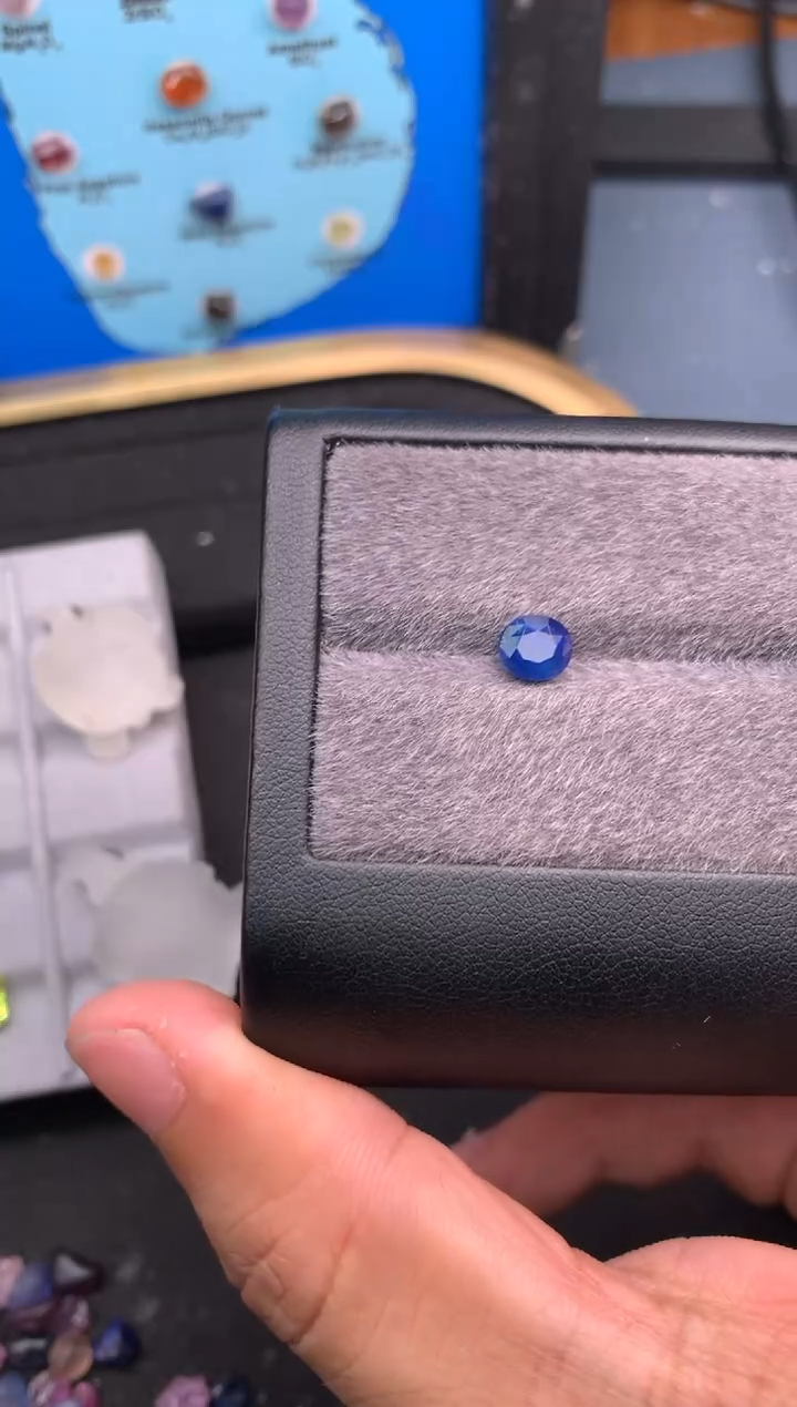 未镶嵌未镶嵌定制蓝宝石?1.24克拉