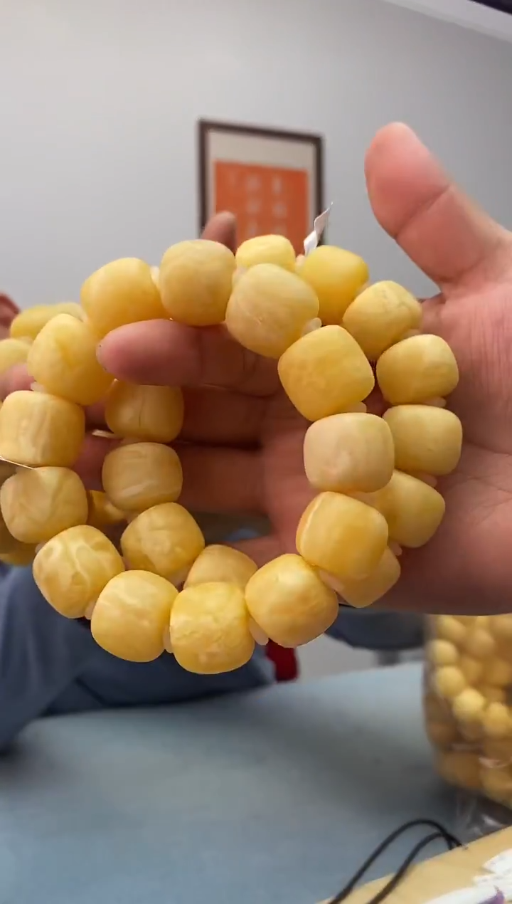 琥珀未镶嵌珠宝奇石假一罚十，多样性发一件068