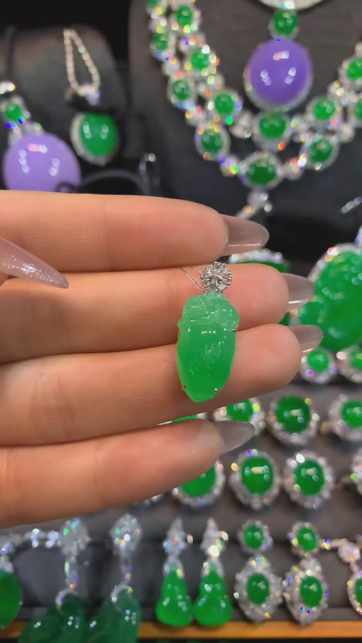 【闪购商品】翡翠吊坠(不含链)18K金镶嵌吊坠