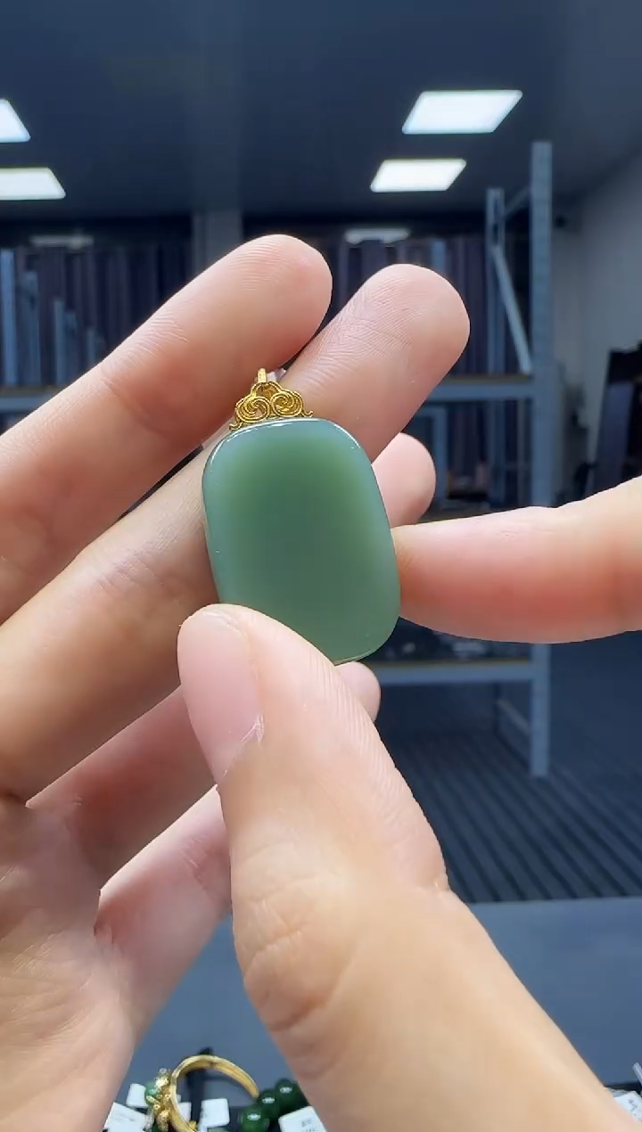 和田玉18K金镶嵌挂件1