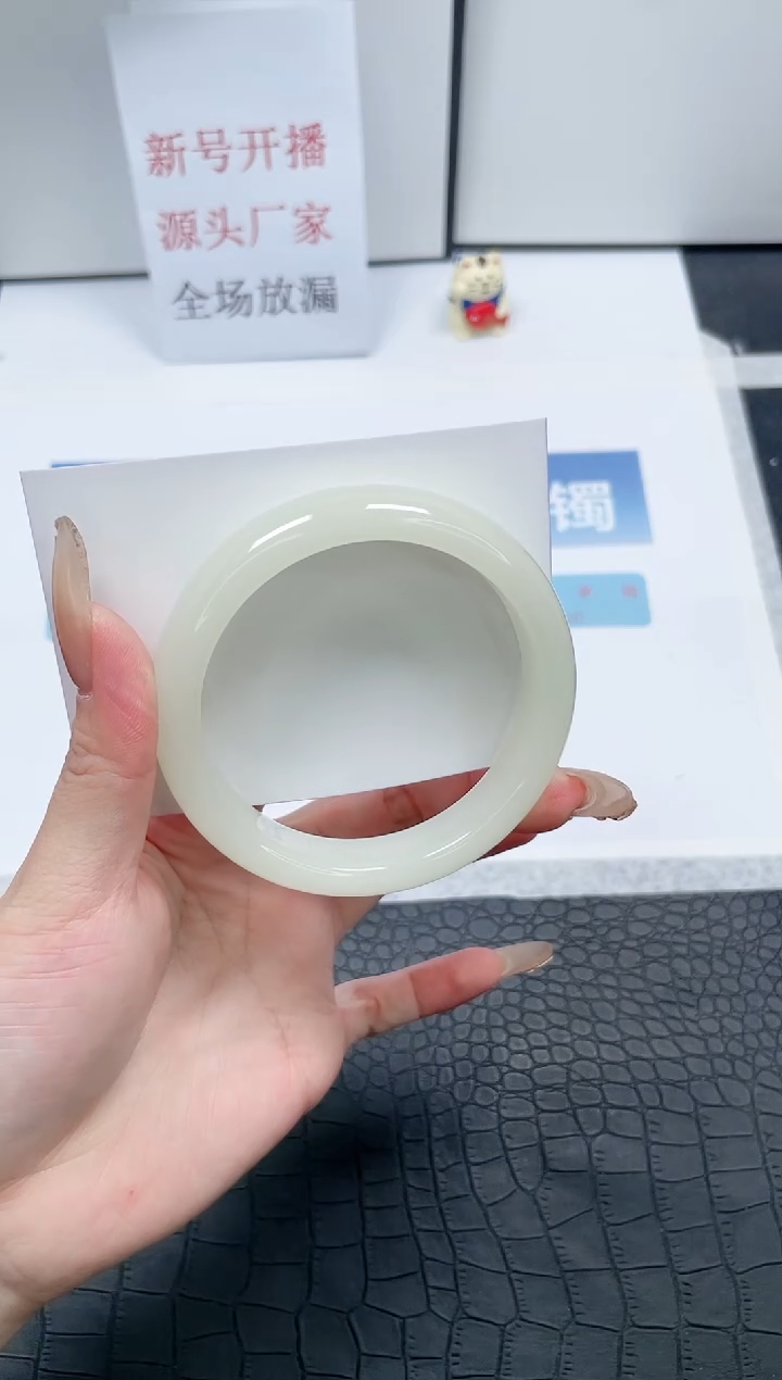 【闪购商品】石英质玉手镯未镶嵌T204-60.5