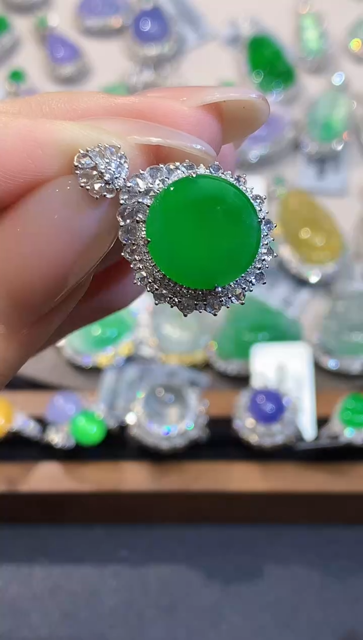 吊坠(不含链)18K金镶嵌翡翠ZYZ多样性发其一