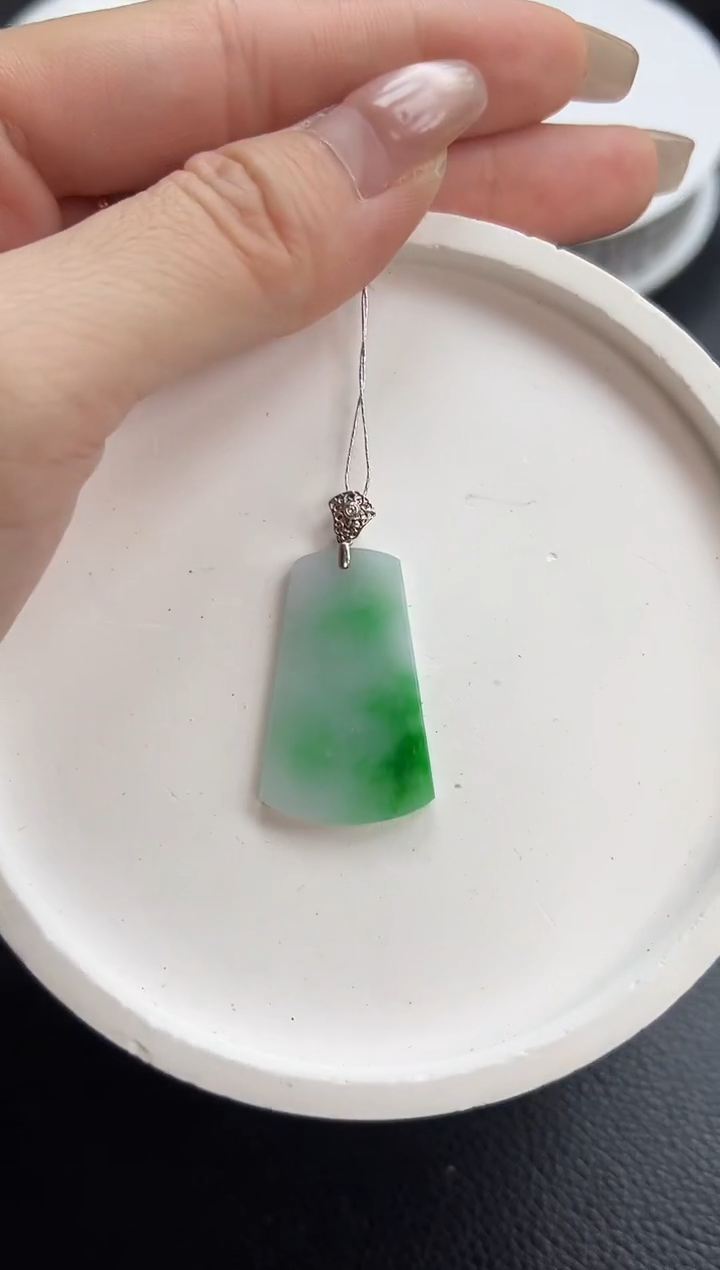 【闪购商品】翡翠颈饰18K金镶嵌无事牌