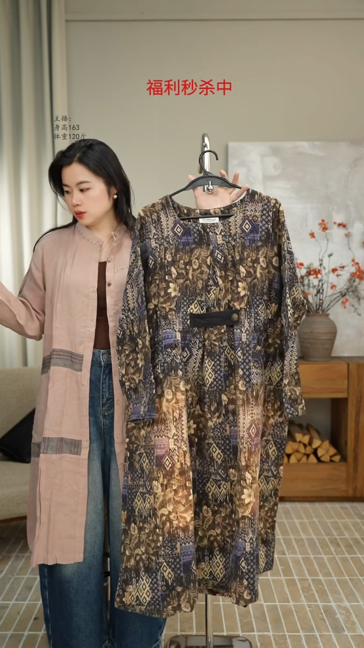 5605黑色印花连衣裙（140斤）