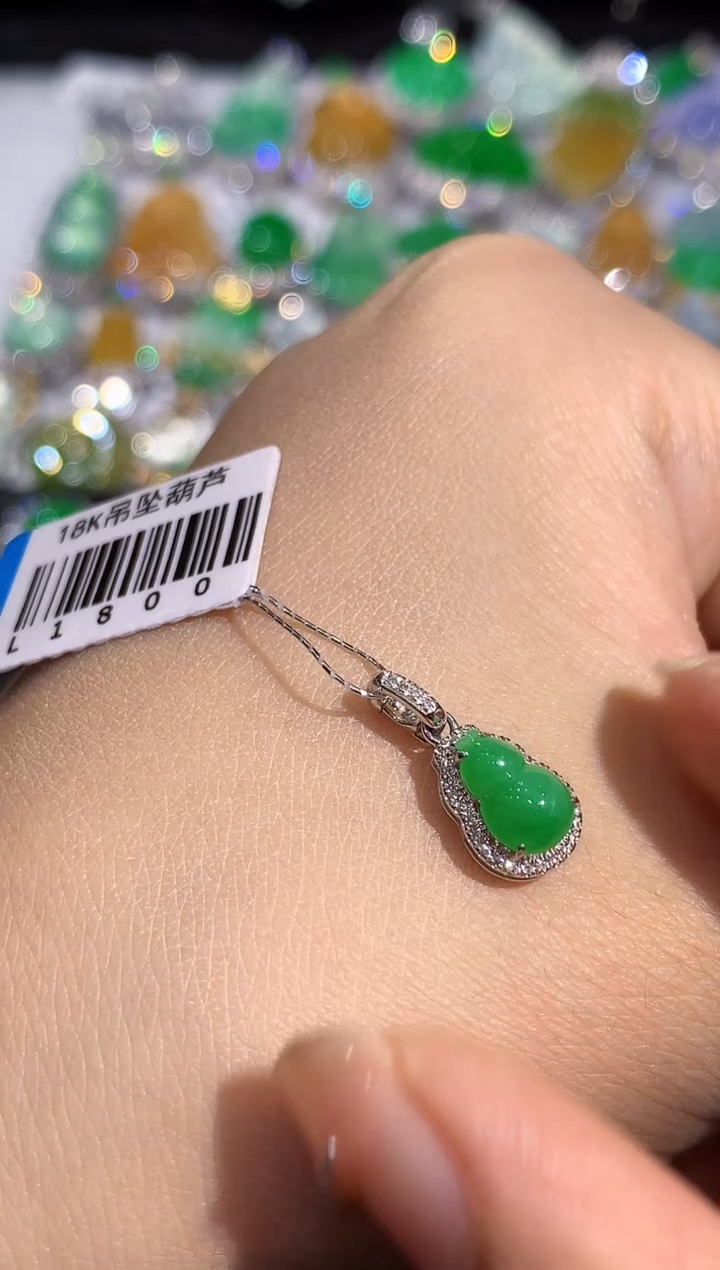 吊坠(不含链)18K金镶嵌翡翠多样性发其一