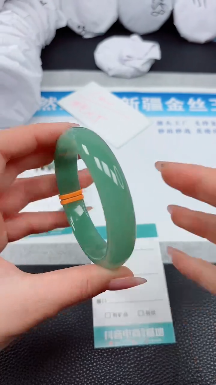 【闪购商品】石英质玉手镯未镶嵌A186