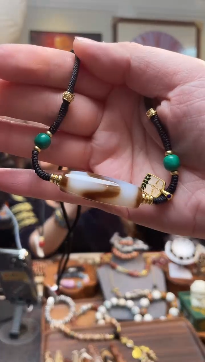 【闪购商品】椰蒂吊坠0202-18雪域糖色虎虎项链