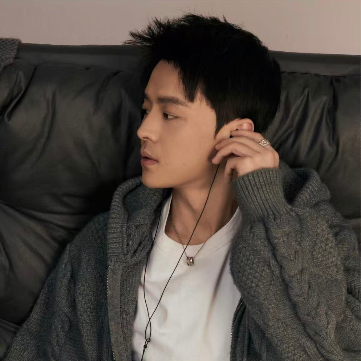 LANGGS&李雪岩 25冬季polo衫纯色百搭保暖翻领针织衫-25T1651