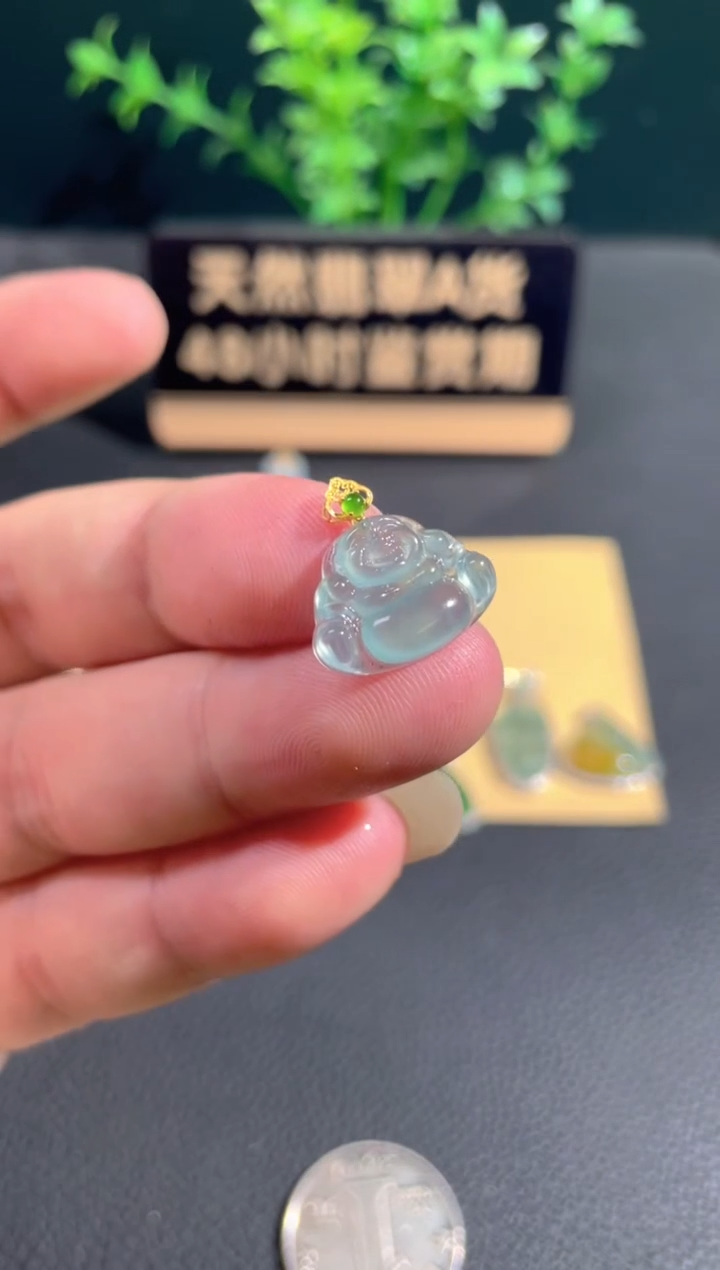 翡翠18K金镶嵌颈饰翡翠
