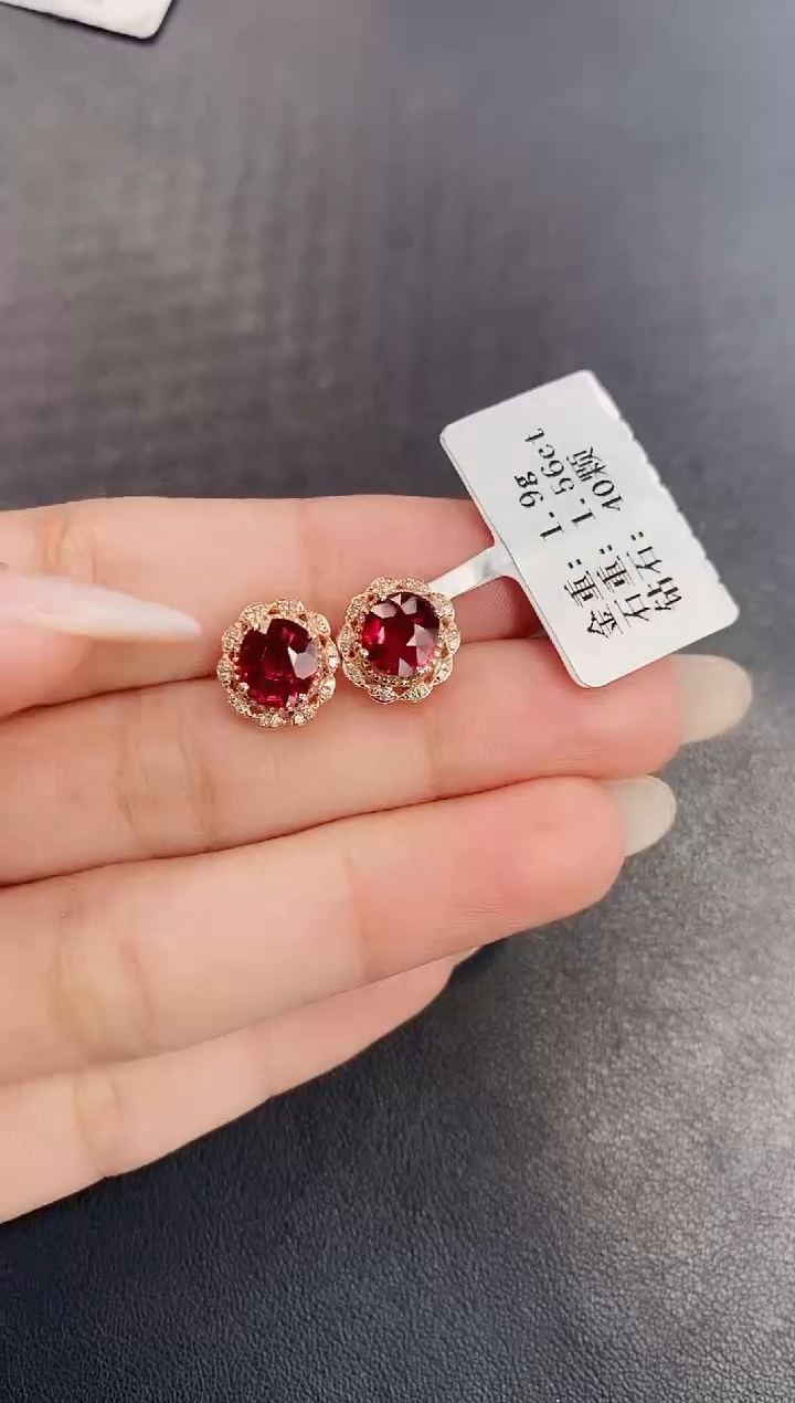 【闪购商品】碧玺耳饰18K金镶嵌1.56配钻