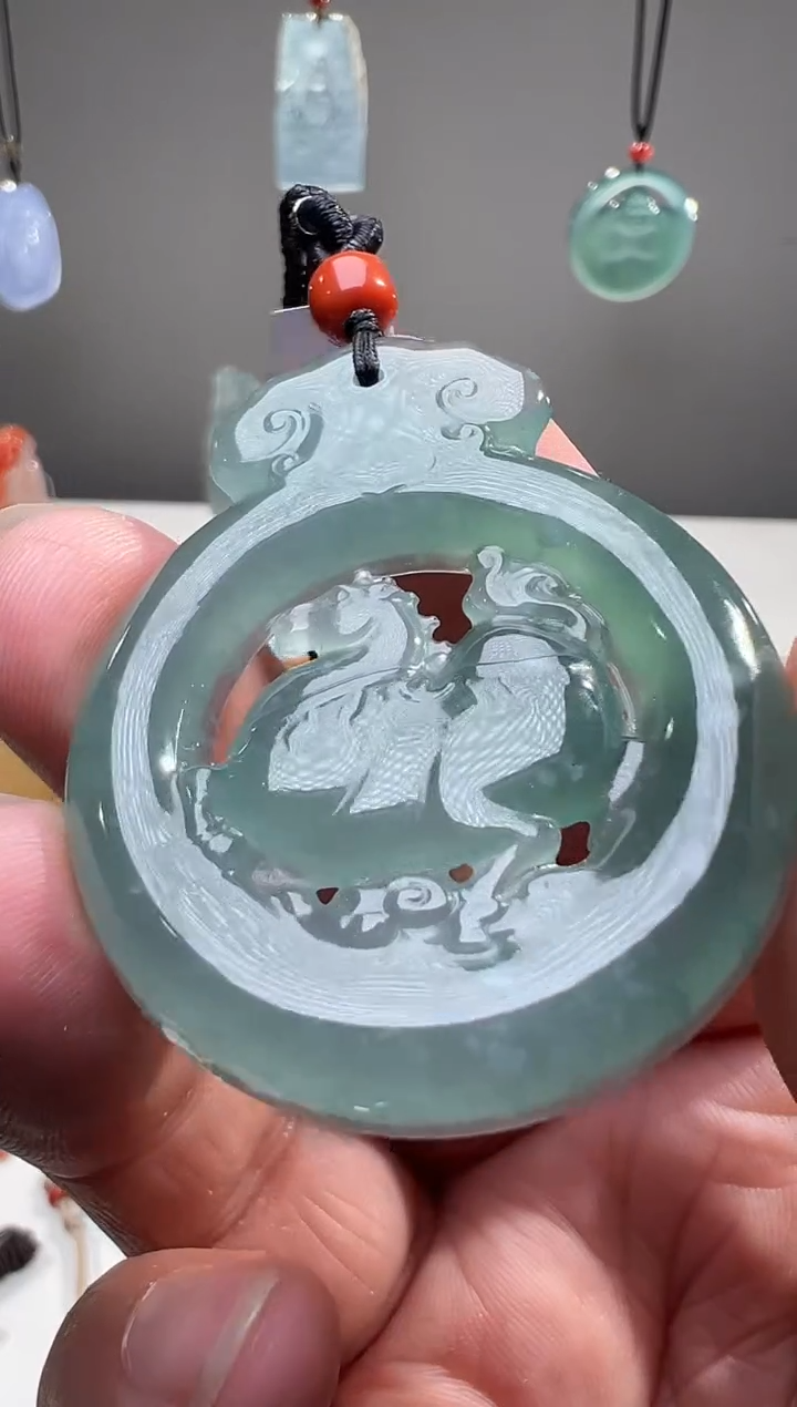 吊坠(不含链)未镶嵌翡翠马牌