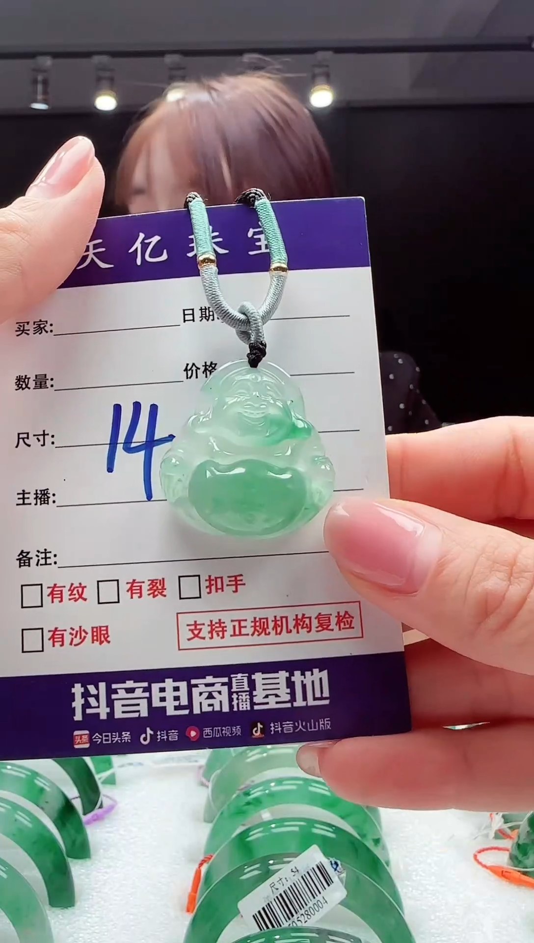 未镶嵌配饰石英质玉佛公