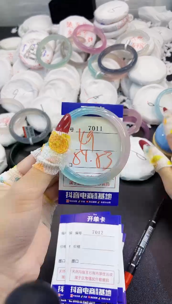 玛瑙/玉髓手镯未镶嵌7011