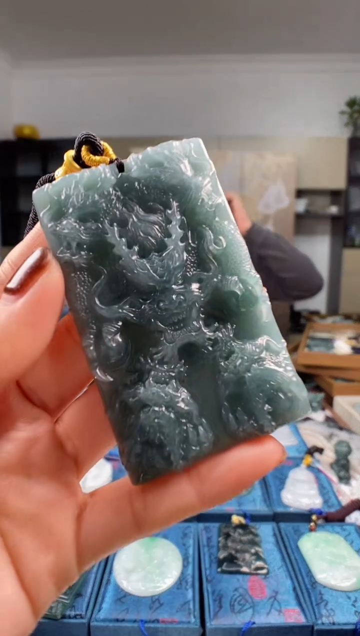 颈饰未镶嵌翡翠多样性发其一