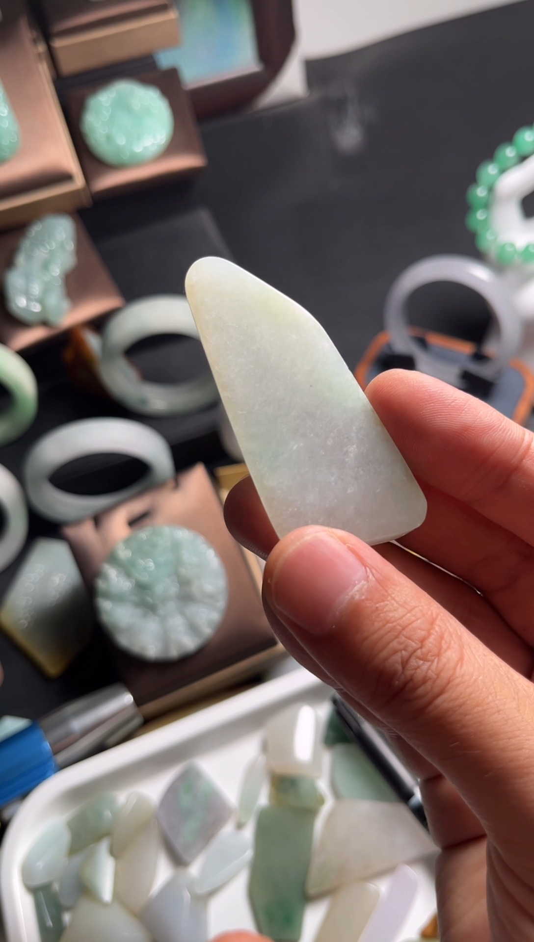 翡翠挂件未镶嵌翡翠