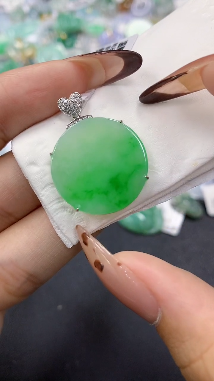 颈饰18K金镶嵌翡翠a货假一赔三支持复检百元上9元证书费自理